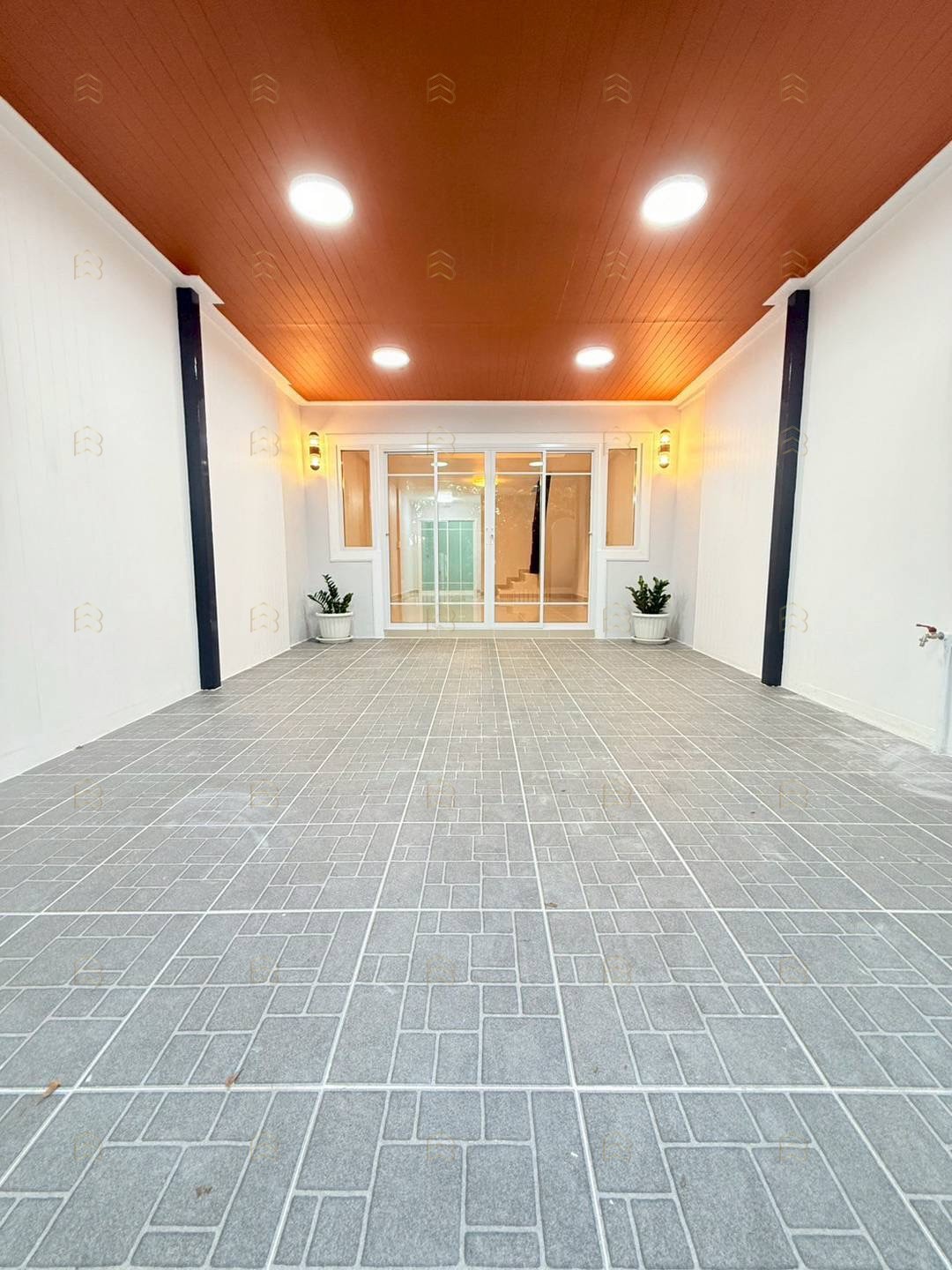 ขายทาวน์เฮาส์ 2 ชั้น หมู่บ้านรัตนาธิเบศร์ ทำเลทองติดเซ็นทรัลเวสต์เกต และ MRT 2 สถานี หน้าบ้านเป็นสวน - Image 3