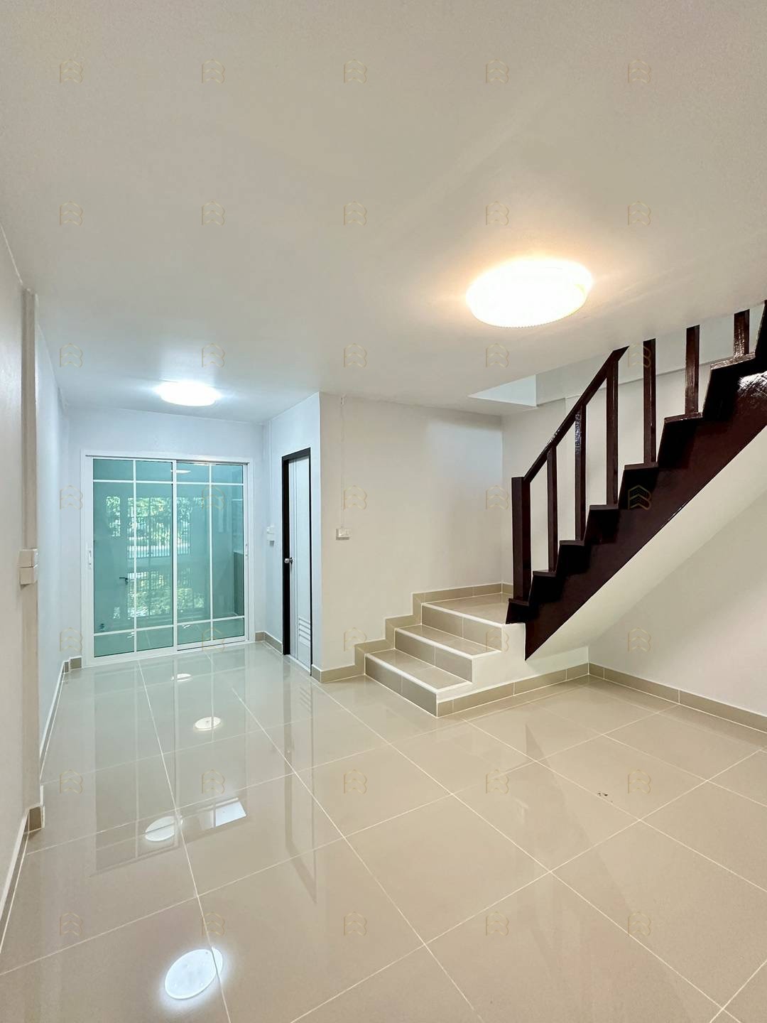 ขายทาวน์เฮาส์ 2 ชั้น หมู่บ้านรัตนาธิเบศร์ ทำเลทองติดเซ็นทรัลเวสต์เกต และ MRT 2 สถานี หน้าบ้านเป็นสวน - Image 7