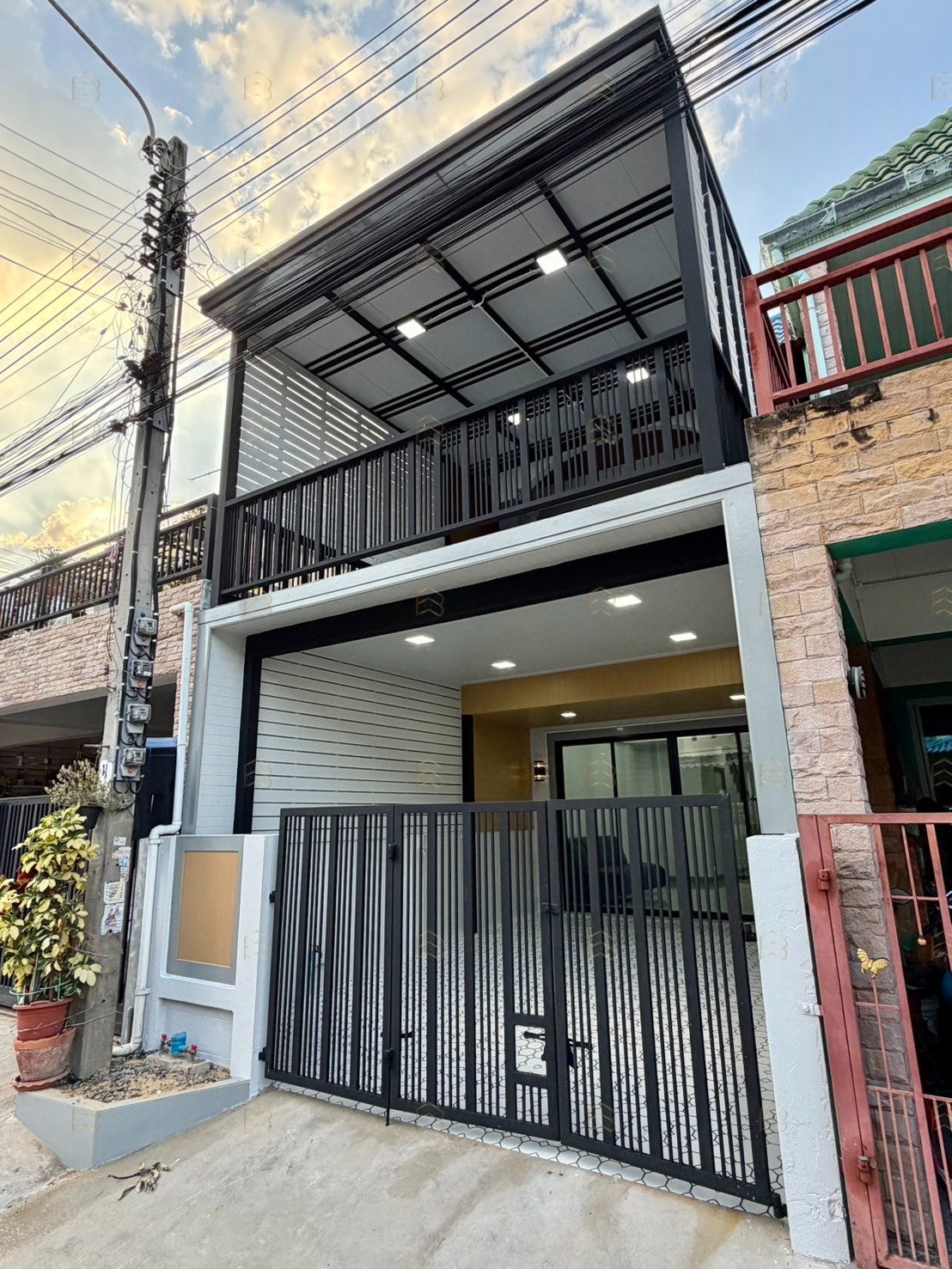 ขายทาวน์เฮาส์ 2 ชั้น หมู่บ้านเปี่ยมสุข ซอยวัดกู้-ปากเกร็ด ตกแต่งใหม่พร้อมอยู่ ทำเลดีใกล้เมืองทองธานี - Image 2