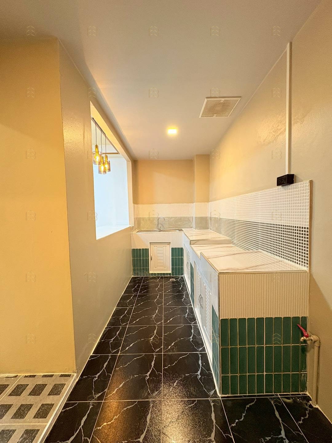 ขายทาวน์เฮ้าส์ 2 ชั้น หมู่บ้านลภาวัน 8 ทำเลชัยพฤกษ์-ราชพฤกษ์ ตกแต่งใหม่พร้อมอยู่ ติดถนนเมน - Image 1