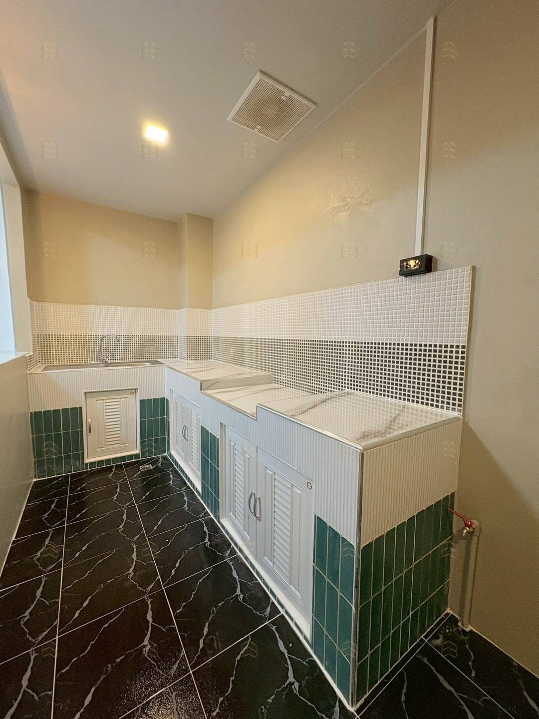 ขายทาวน์เฮ้าส์ 2 ชั้น หมู่บ้านลภาวัน 8 ทำเลชัยพฤกษ์-ราชพฤกษ์ ตกแต่งใหม่พร้อมอยู่ ติดถนนเมน - Image 2