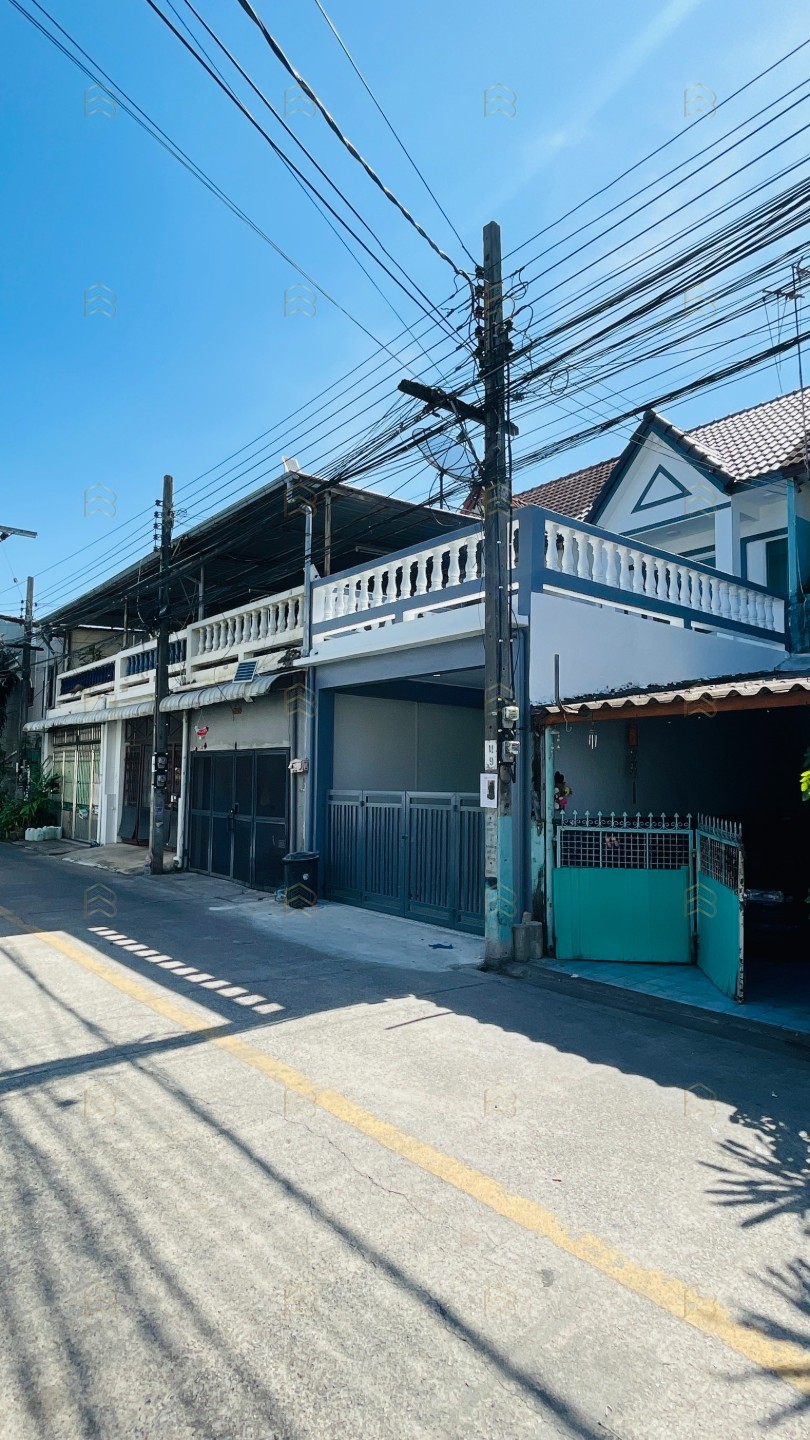 ขายทาวน์เฮาส์ 2 ชั้น สนามบินน้ำ ซอยนนทบุรี 42 ตกแต่งใหม่พร้อมอยู่ ทำเลดีใกล้กองสลาก - Image 3