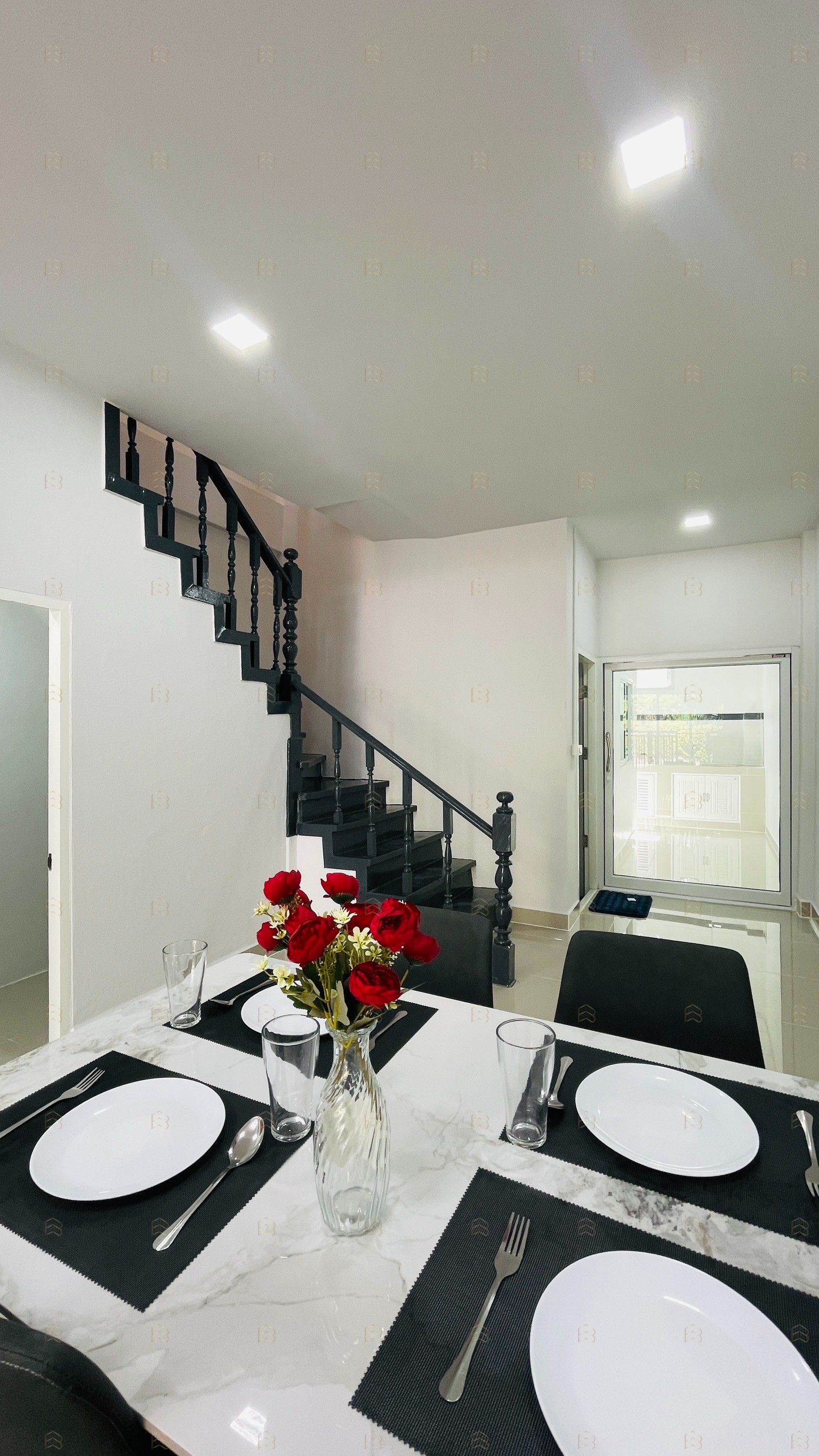 ขายทาวน์เฮาส์ 2 ชั้น สนามบินน้ำ ซอยนนทบุรี 42 ตกแต่งใหม่พร้อมอยู่ ทำเลดีใกล้กองสลาก - Image 9