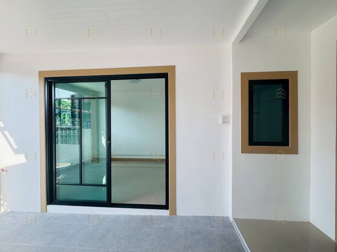 ขายทาวน์เฮาส์ชั้นเดียว หมู่บ้านพฤกษา 3 วัดลาดปลาดุก แต่งใหม่พร้อมอยู่ ทำเลค้าขายสะดวก ใกล้ตลาดและวินรถตู้ - Image 3