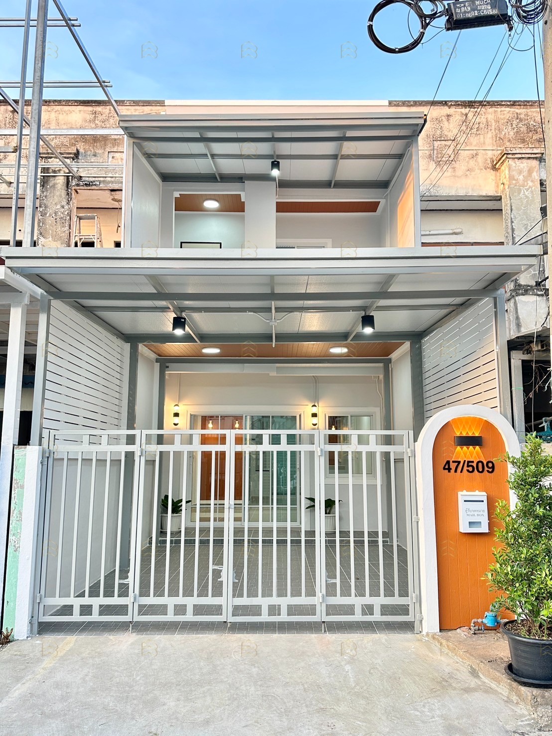 ขายทาวน์เฮ้าส์ 2 ชั้น หมู่บ้านร่มเงาไม้ ถนนเมนค้าขายได้ ตกแต่งใหม่พร้อมระเบียงกว้าง ใกล้รถไฟฟ้า - Image 3