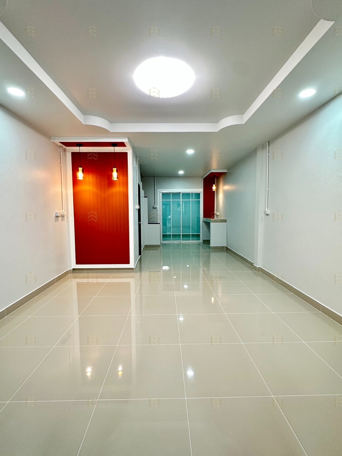 ขายทาวน์เฮ้าส์ 2 ชั้น หมู่บ้านร่มเงาไม้ ถนนเมนค้าขายได้ ตกแต่งใหม่พร้อมระเบียงกว้าง ใกล้รถไฟฟ้า - Image 6