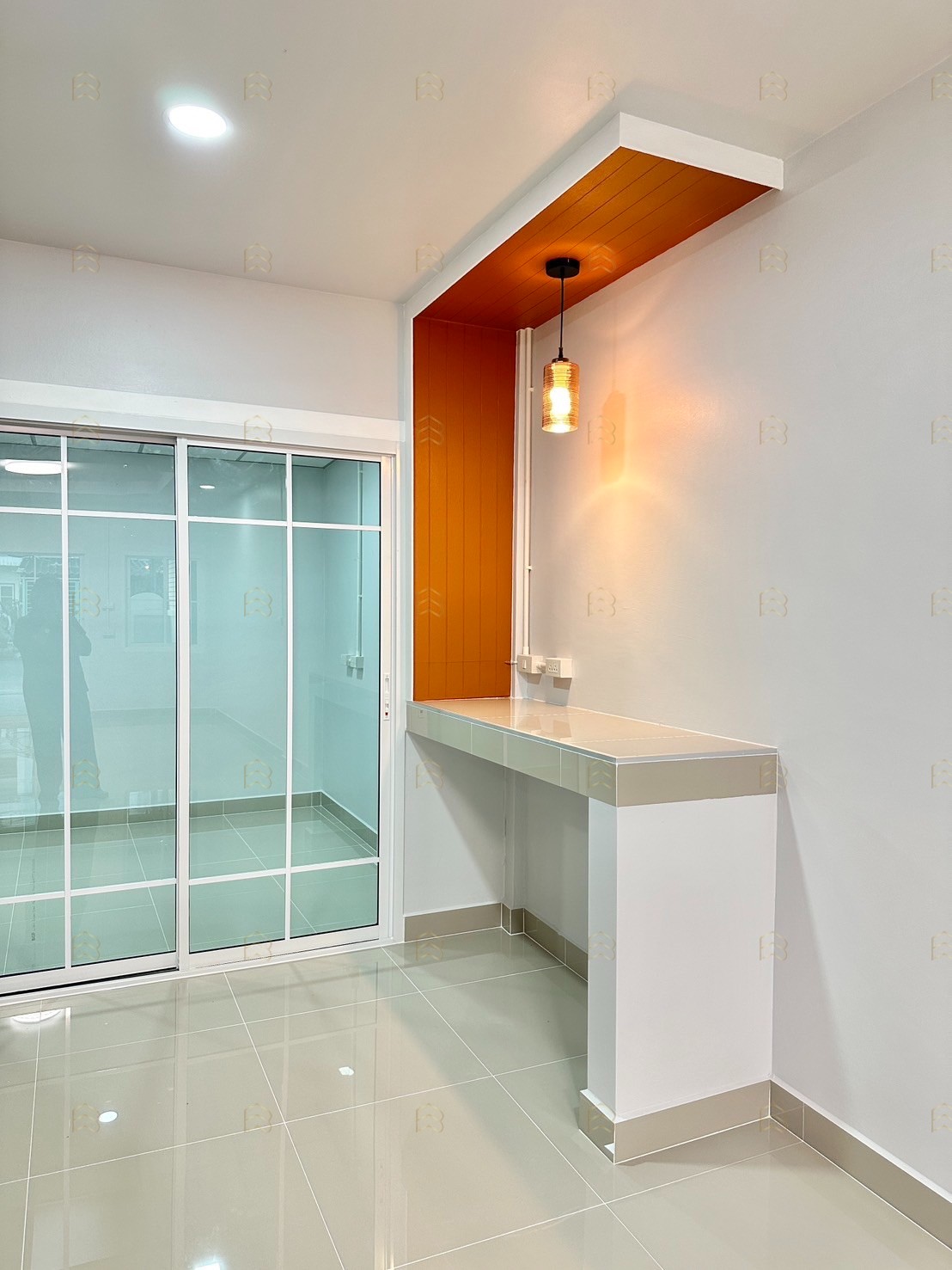 ขายทาวน์เฮ้าส์ 2 ชั้น หมู่บ้านร่มเงาไม้ ถนนเมนค้าขายได้ ตกแต่งใหม่พร้อมระเบียงกว้าง ใกล้รถไฟฟ้า - Image 8