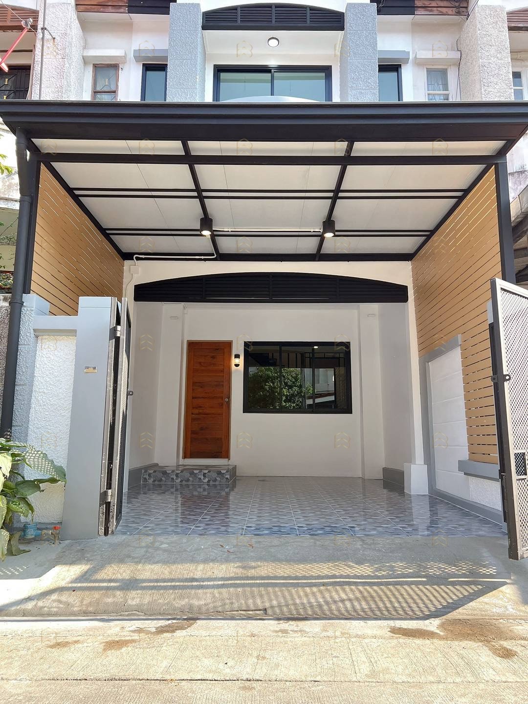 ขายทาวน์เฮ้าส์ 2 ชั้น หมู่บ้านบุศรินทร์ บางบัวทอง ตกแต่งใหม่พร้อมอยู่ โครงการแลนด์ แอนด์ เฮ้าส์ ใกล้รถไฟฟ้าแยกบางพลู - Image 2