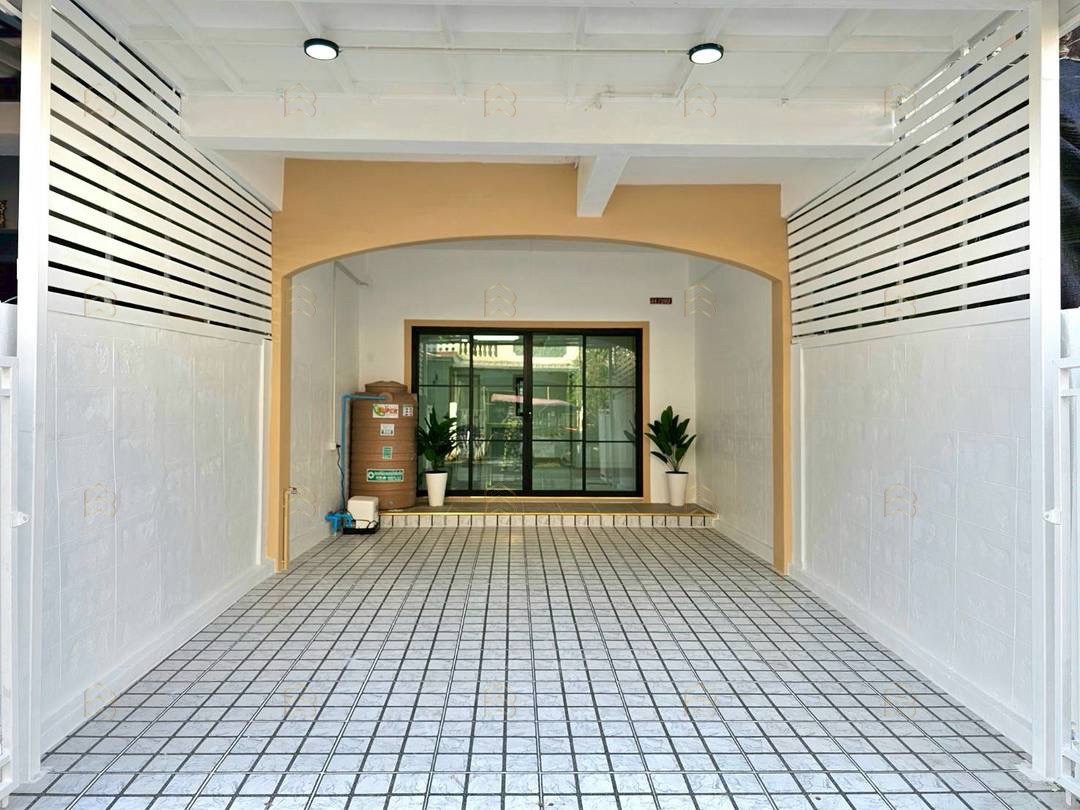 ขายทาวน์เฮ้าส์ 2 ชั้น หมู่บ้านบัวทองธานี ทำเลต้นโครงการ เดินทางสะดวก ใกล้ท่ารถตู้และตลาด - Image 4