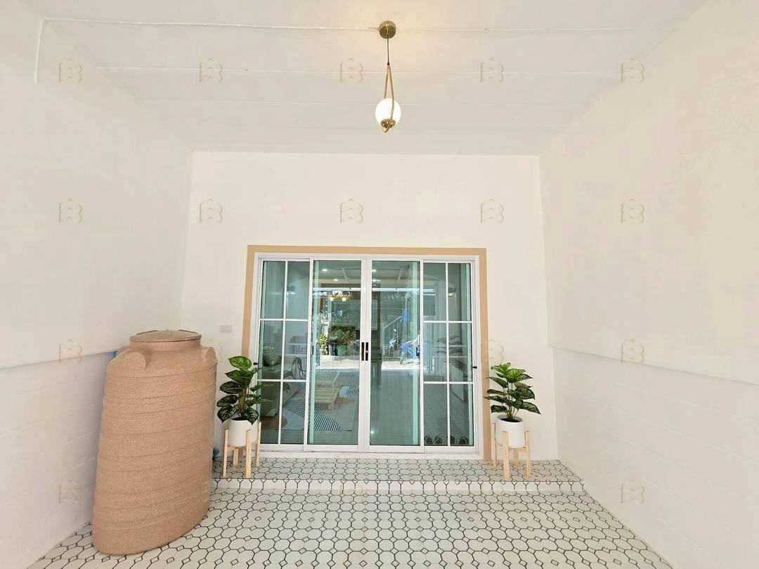 ขายทาวน์เฮ้าส์ 2 ชั้น ปิยวรารมย์ เฟส 2 ถนนเมน ตกแต่งใหม่พร้อมเฟอร์ฯ เพียง 1.49 ล้าน ฟรีโอน! - Image 4