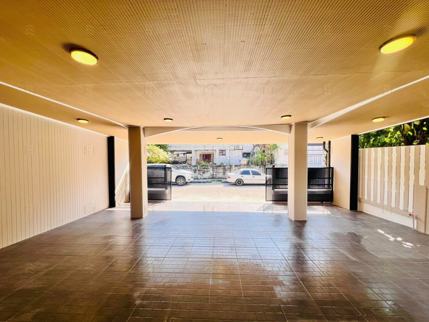 For sale: Modern renovation | 40 sq.wa | 4br 3ba | walk-in closet | fully furnished | 300m from rattanathibet rd - Image 5