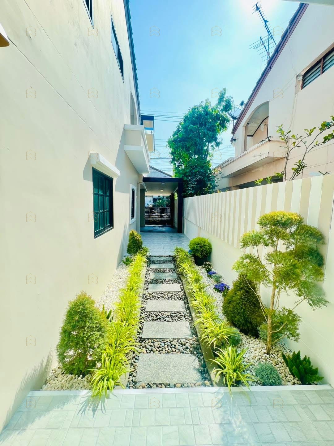 For sale: Modern renovation | 40 sq.wa | 4br 3ba | walk-in closet | fully furnished | 300m from rattanathibet rd - Image 8