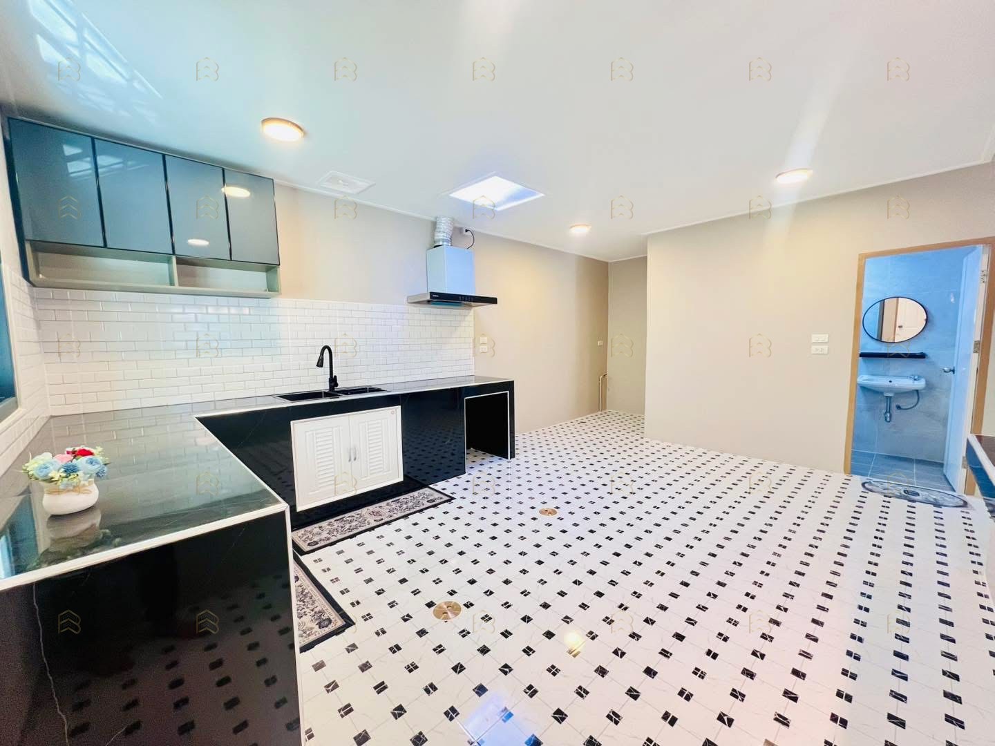 For sale: Modern renovation | 40 sq.wa | 4br 3ba | walk-in closet | fully furnished | 300m from rattanathibet rd - Image 10