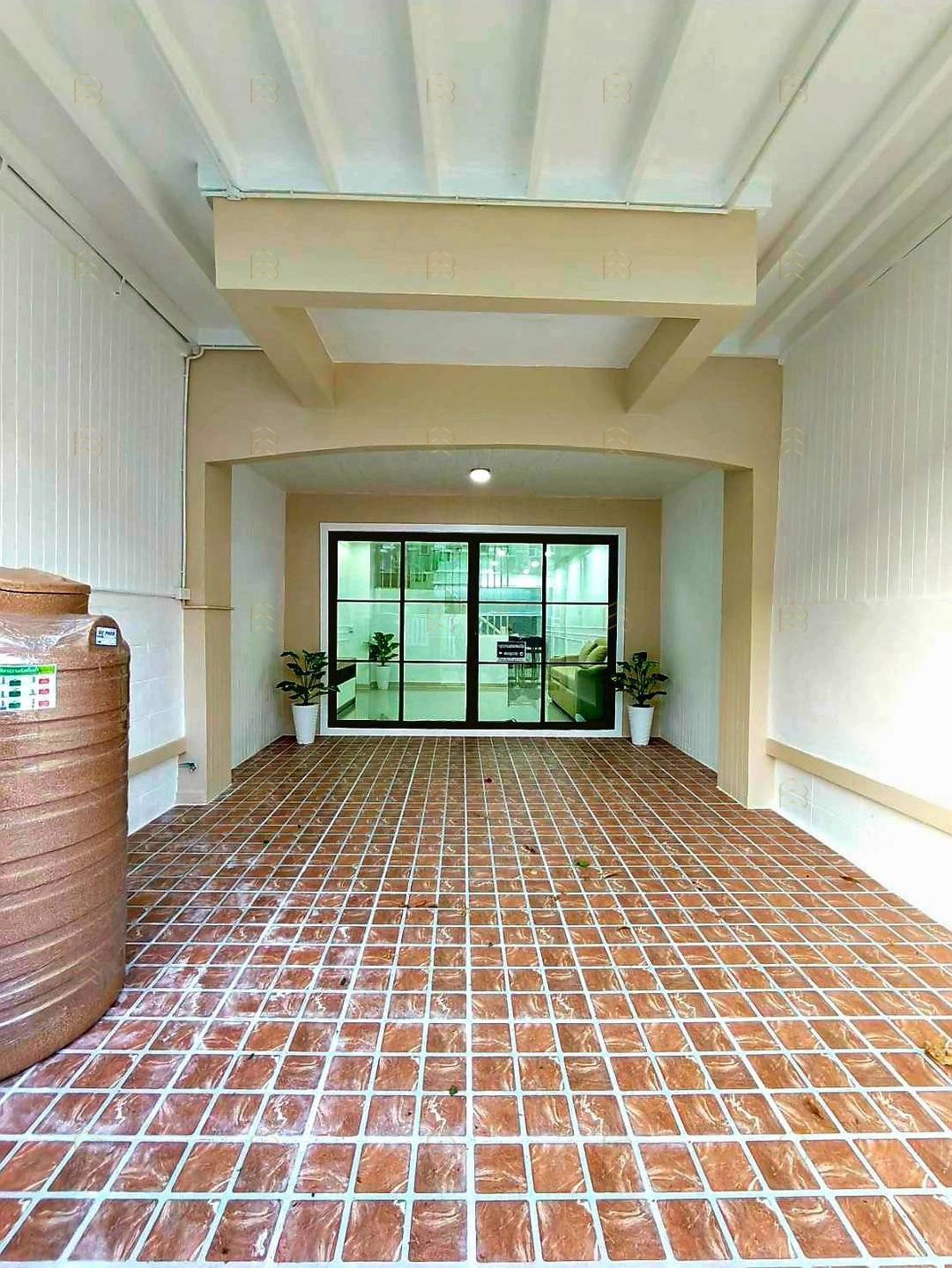 ขายทาวน์เฮาส์ 2 ชั้น หมู่บ้านลุมพินี ติดถนนกาญจนาภิเษก แต่งใหม่ มีระเบียง พร้อมห้องนอนชั้นล่าง - Image 3