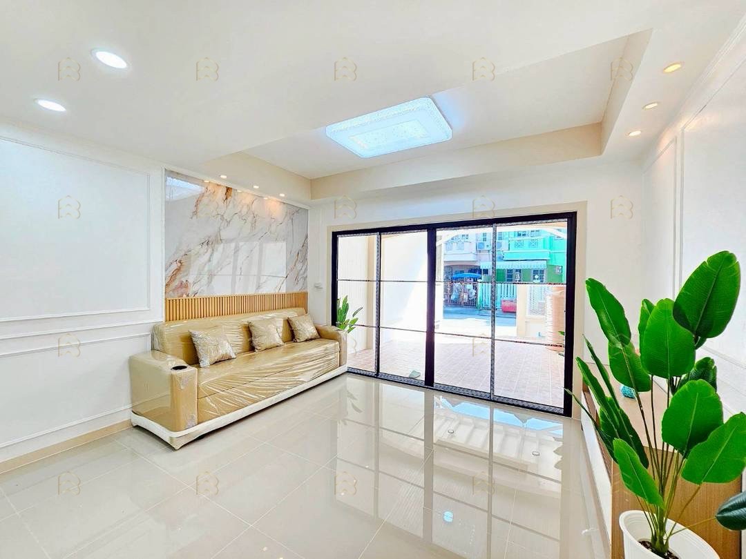 ขายทาวน์เฮาส์ 2 ชั้น หมู่บ้านลุมพินี ติดถนนกาญจนาภิเษก แต่งใหม่ มีระเบียง พร้อมห้องนอนชั้นล่าง - Image 7