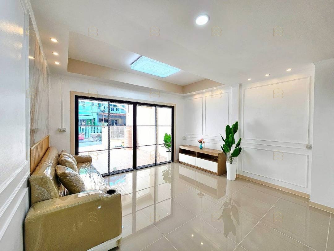 ขายทาวน์เฮาส์ 2 ชั้น หมู่บ้านลุมพินี ติดถนนกาญจนาภิเษก แต่งใหม่ มีระเบียง พร้อมห้องนอนชั้นล่าง - Image 8