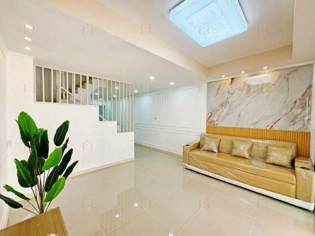 ขายทาวน์เฮาส์ 2 ชั้น หมู่บ้านลุมพินี ติดถนนกาญจนาภิเษก แต่งใหม่ มีระเบียง พร้อมห้องนอนชั้นล่าง - Image 9