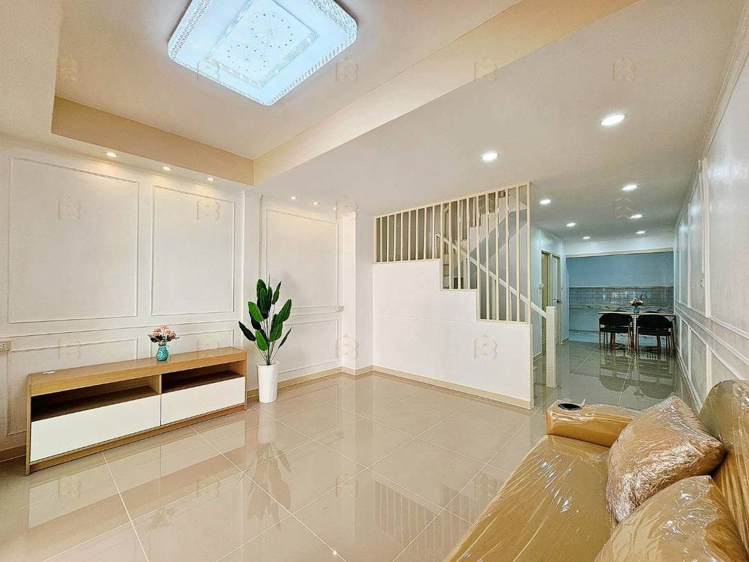 ขายทาวน์เฮาส์ 2 ชั้น หมู่บ้านลุมพินี ติดถนนกาญจนาภิเษก แต่งใหม่ มีระเบียง พร้อมห้องนอนชั้นล่าง - Image 10