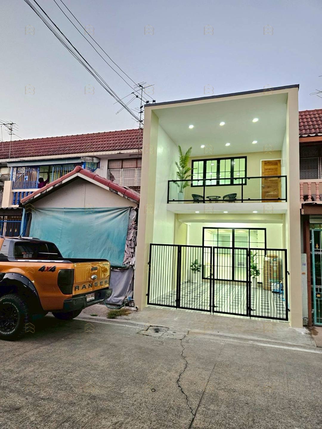 ขายทาวน์เฮ้าส์ 2 ชั้น หมู่บ้านพระปิ่น 3 บางใหญ่ ทำเลดีสุดในย่านนี้ โครงการติดถนนกาญจนาภิเษก ครบครันด้วยสิ่งอำนวยความสะดวก - Image 2