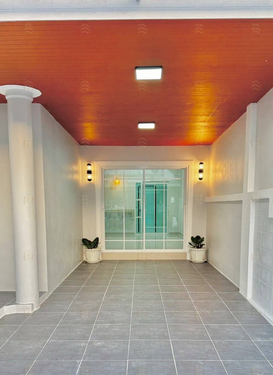 ขายทาวน์เฮ้าส์ 1 ชั้น หมู่บ้านร่มเงาไม้ ทำเลค้าขายได้ ติดถนนวัดลาดปลาดุก ตกแต่งใหม่ทั้งหลัง หลังบ้านวิวทุ่งนา - Image 5