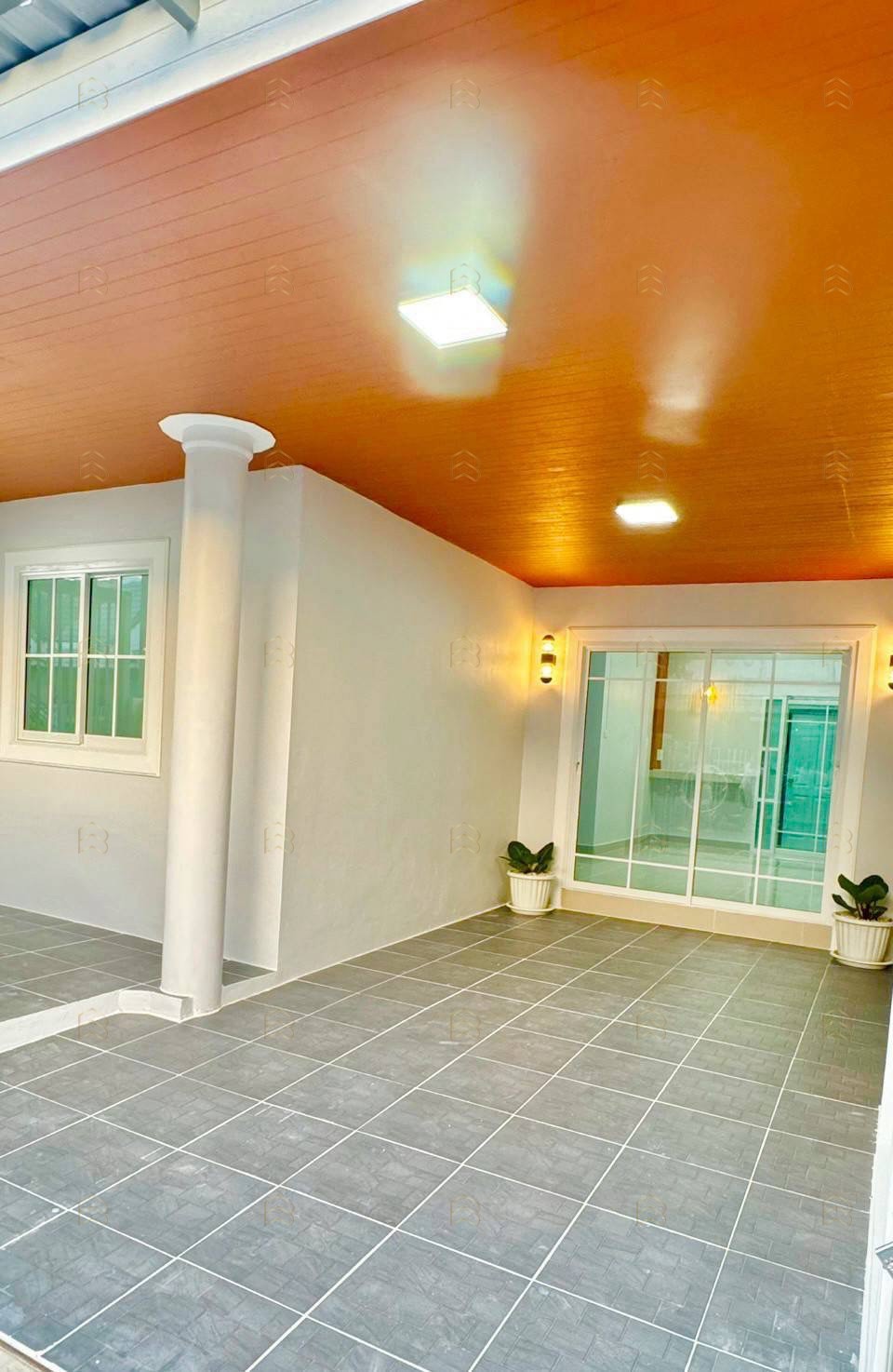 ขายทาวน์เฮ้าส์ 1 ชั้น หมู่บ้านร่มเงาไม้ ทำเลค้าขายได้ ติดถนนวัดลาดปลาดุก ตกแต่งใหม่ทั้งหลัง หลังบ้านวิวทุ่งนา - Image 7