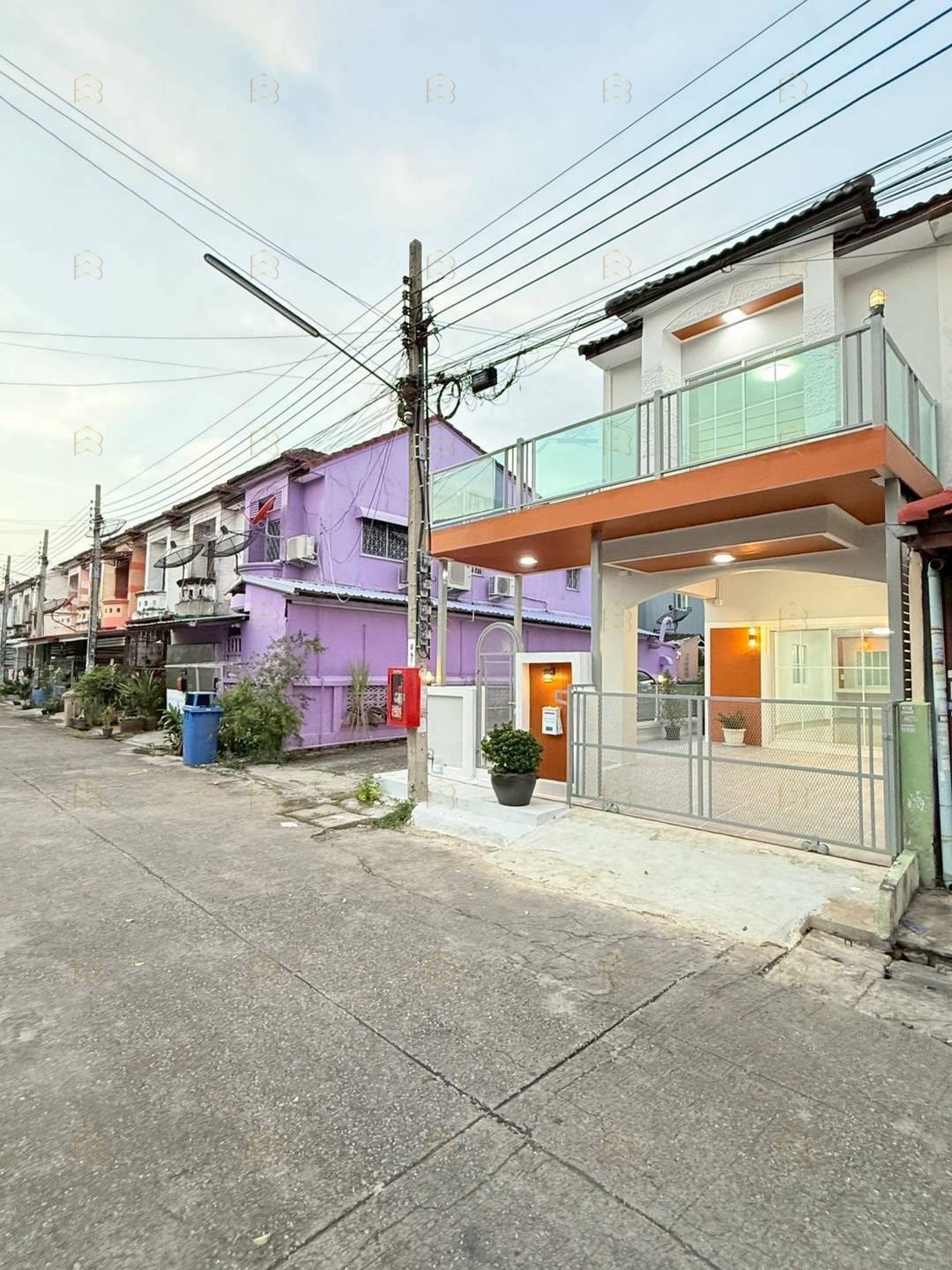 ขายทาวน์เฮาส์ 2 ชั้น หมู่บ้านนันทิชา 3/8 ทำเลบ้านกล้วย-ไทรน้อย หลังมุมพื้นที่กว้าง ตกแต่งใหม่พร้อมอยู่ - Image 2