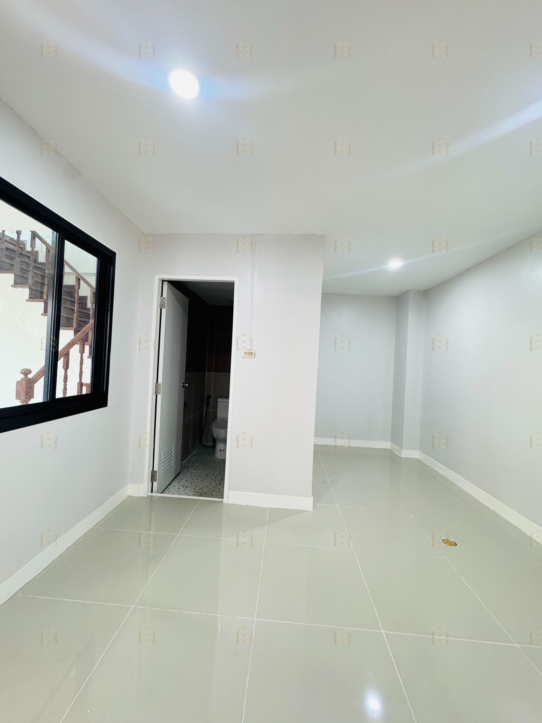 ขายทาวน์เฮ้าส์ 2 ชั้น หมู่บ้านเจ้าพระยา 9 ทำเลศักยภาพใกล้วัดสวนแก้ว หลังริมในส่วนตัวพร้อมระเบียงชมวิวด้านข้าง - Image 8