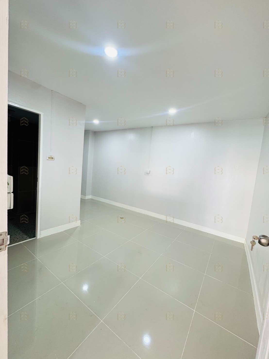 ขายทาวน์เฮ้าส์ 2 ชั้น หมู่บ้านเจ้าพระยา 9 ทำเลศักยภาพใกล้วัดสวนแก้ว หลังริมในส่วนตัวพร้อมระเบียงชมวิวด้านข้าง - Image 9