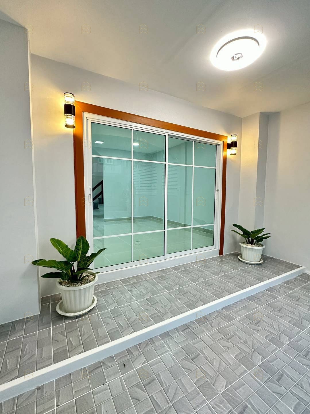 ขายทาวน์เฮ้าส์ 2 ชั้น หมู่บ้านกานต์มณี บางบัวทอง หลังมุมพื้นที่กว้าง ทำเลดีหน้าตลาดสดและต้นสายรถเมล์ - Image 9