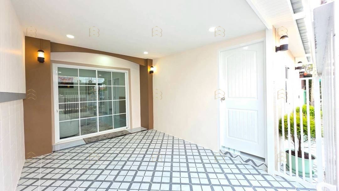 ขายทาวน์เฮาส์ชั้นเดียว หลังมุม หมู่บ้านตะวันงาม ซอยกันตนา-บางใหญ่ ตกแต่งใหม่พร้อมอยู่ หลังบ้านไม่ติดใคร บรรยากาศส่วนตัว - Image 4