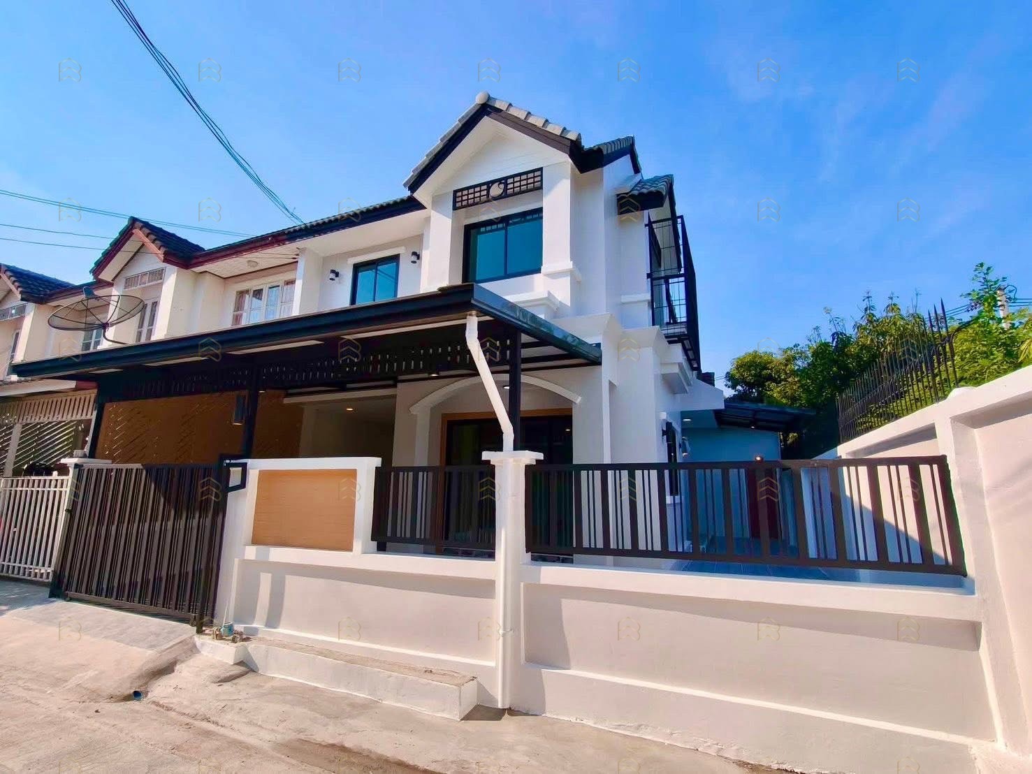 ขายทาวน์เฮาส์อักษรา บางบัวทอง หลังมุม 32 ตร.ว. ใกล้ MRT แยกบางพลู แต่งใหม่ ฟรีโอน