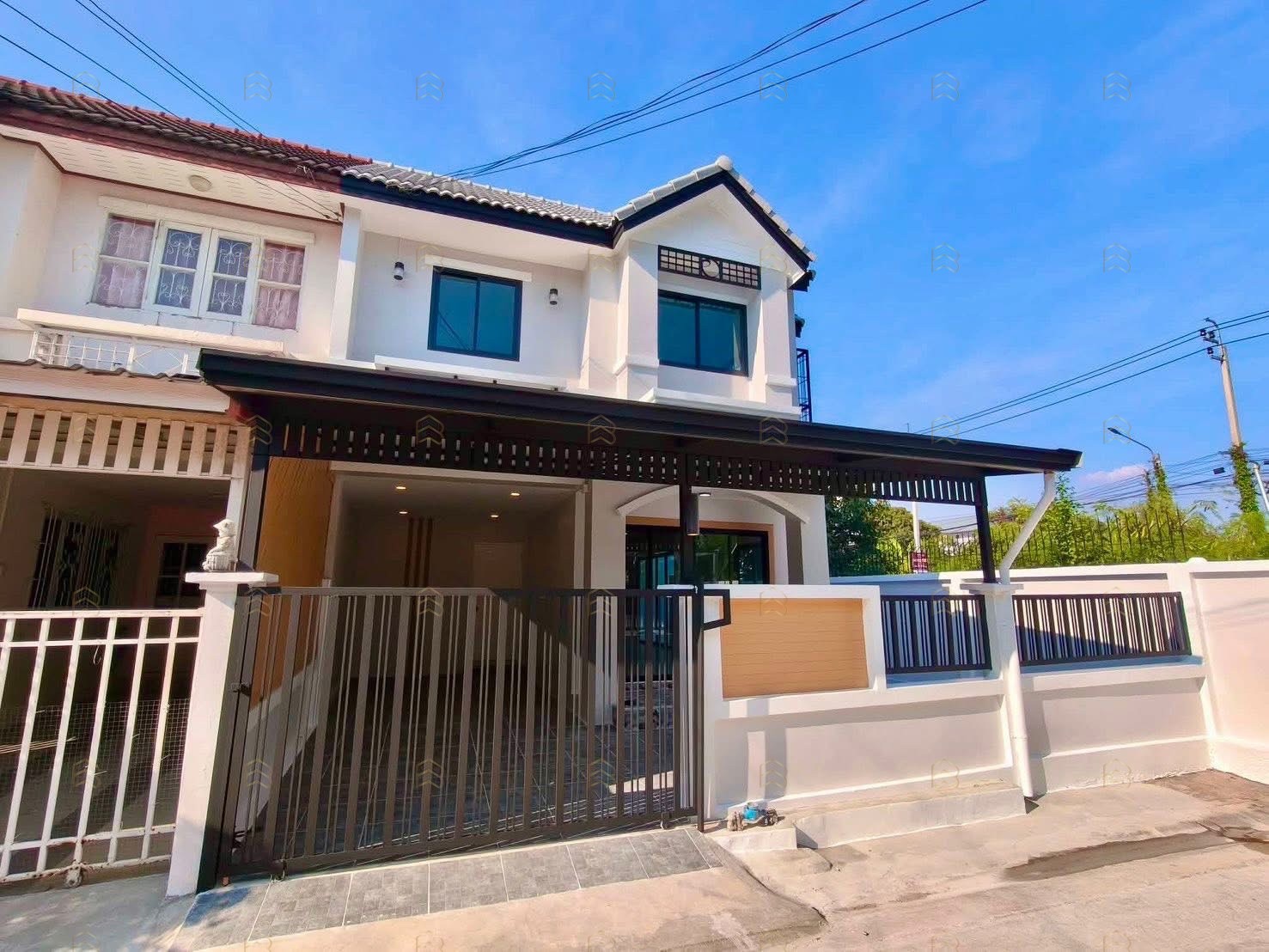 ขายทาวน์เฮาส์อักษรา บางบัวทอง หลังมุม 32 ตร.ว. ใกล้ MRT แยกบางพลู แต่งใหม่ ฟรีโอน - Image 2