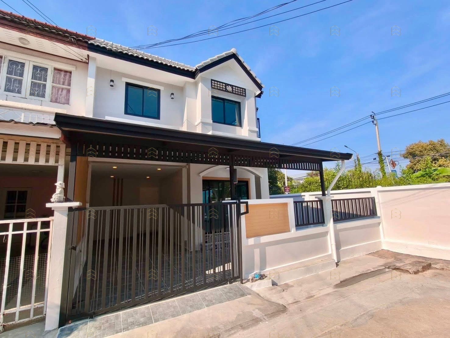 ขายทาวน์เฮาส์อักษรา บางบัวทอง หลังมุม 32 ตร.ว. ใกล้ MRT แยกบางพลู แต่งใหม่ ฟรีโอน - Image 3